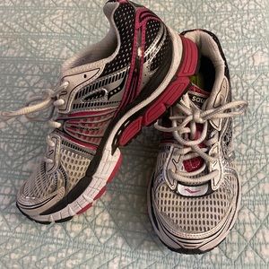 Saucony Triumph 8 women’s size 6.5